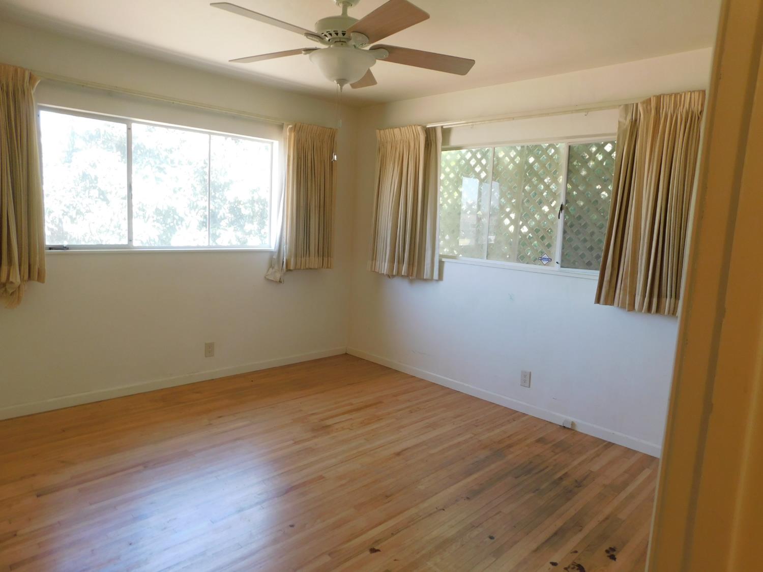 2436 S Locust St, Visalia, CA 93277