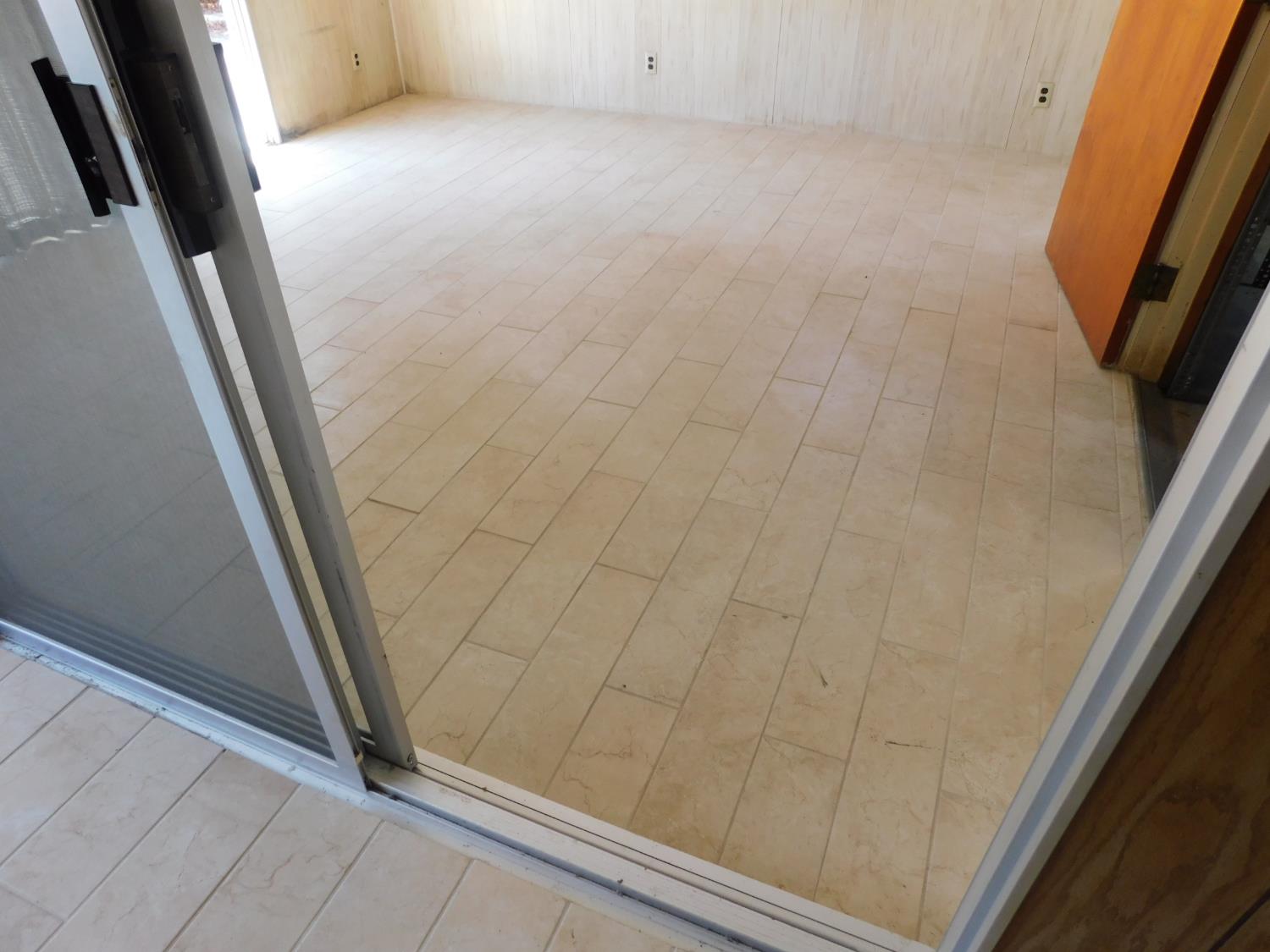 2436 S Locust St, Visalia, CA 93277