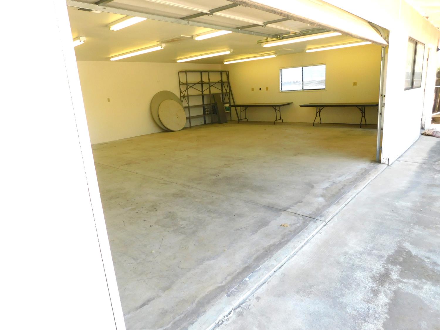 2436 S Locust St, Visalia, CA 93277