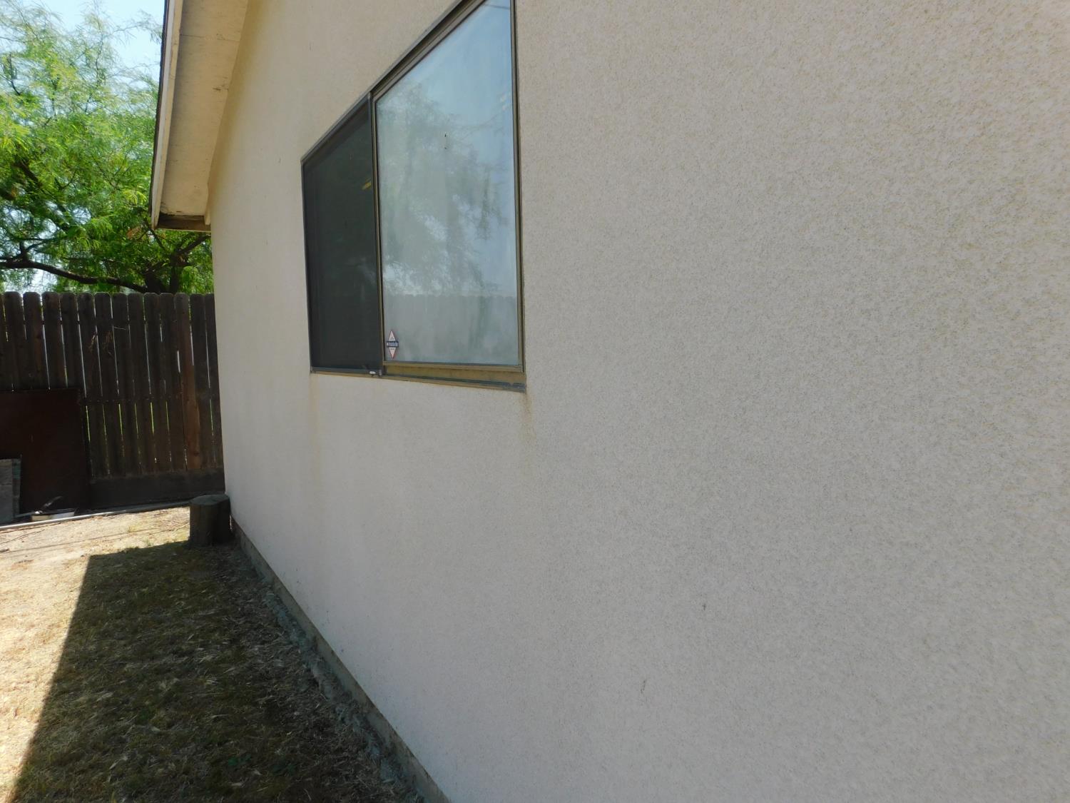 2436 S Locust St, Visalia, CA 93277