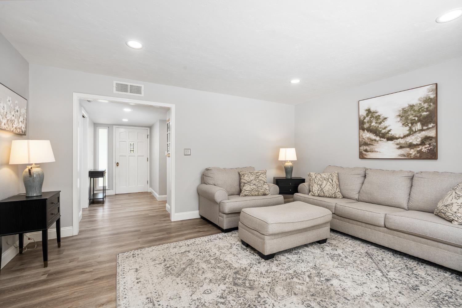 5756 N Bond St, Fresno, CA 93710