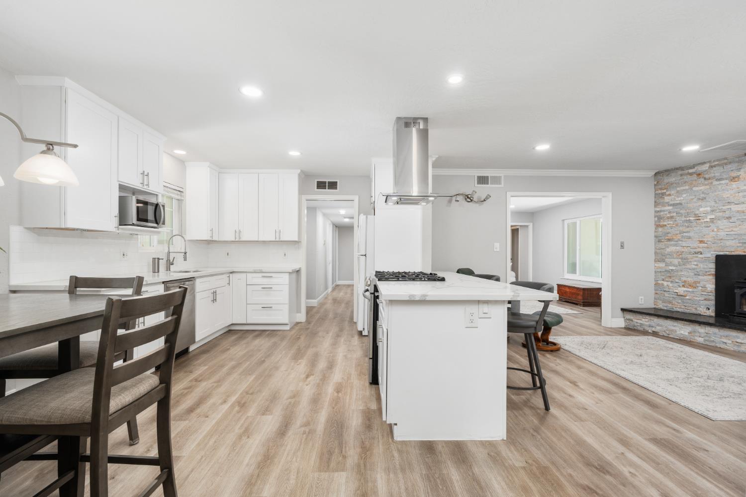5756 N Bond St, Fresno, CA 93710
