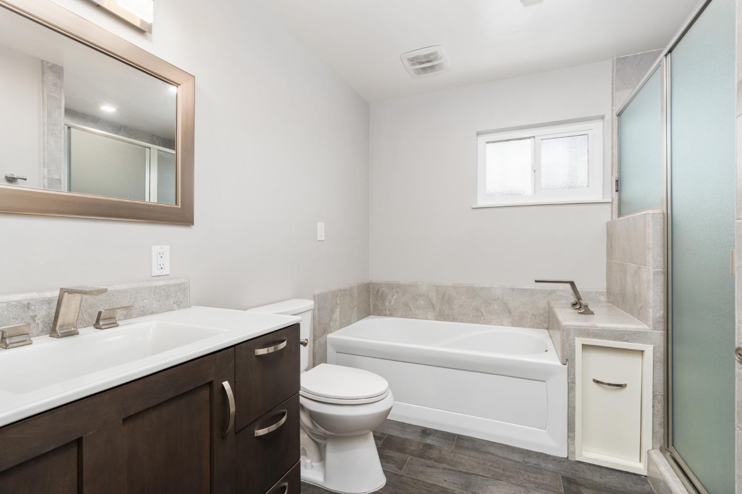 5756 N Bond St, Fresno, CA 93710
