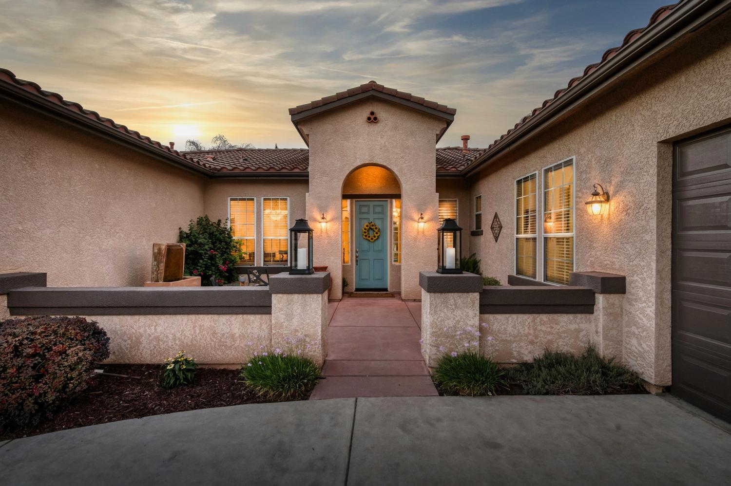 73 W Houston Ave, Clovis, CA 93611