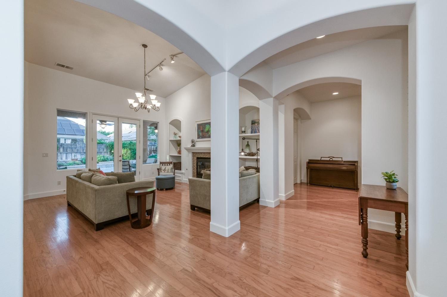 73 W Houston Ave, Clovis, CA 93611