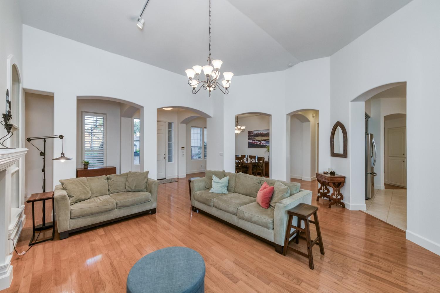73 W Houston Ave, Clovis, CA 93611