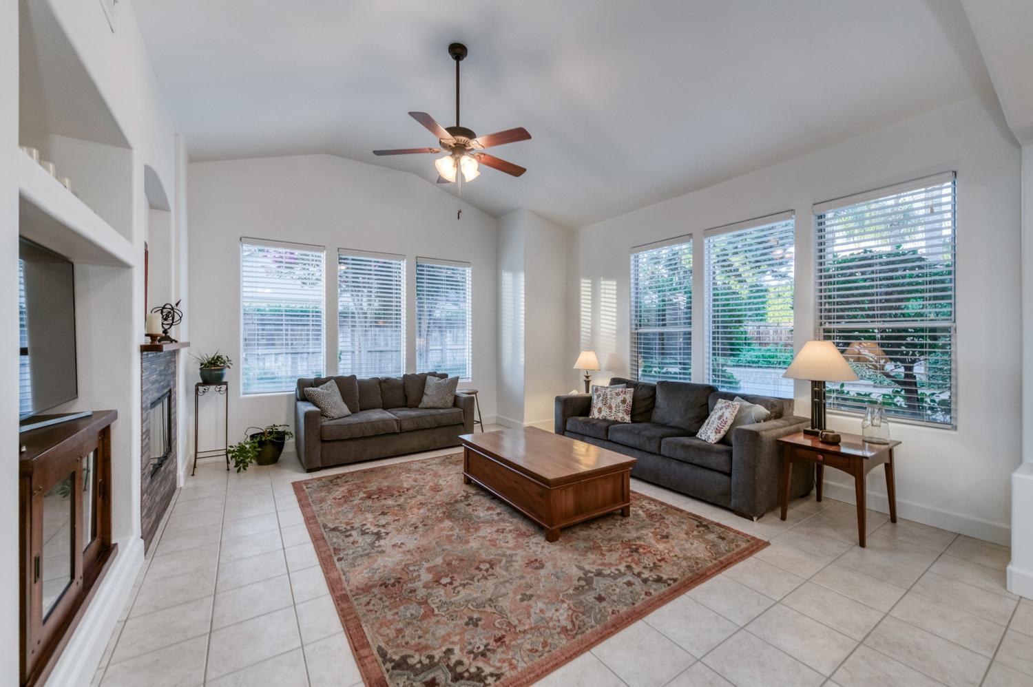 73 W Houston Ave, Clovis, CA 93611