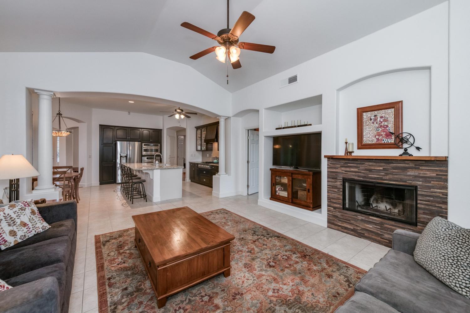 73 W Houston Ave, Clovis, CA 93611