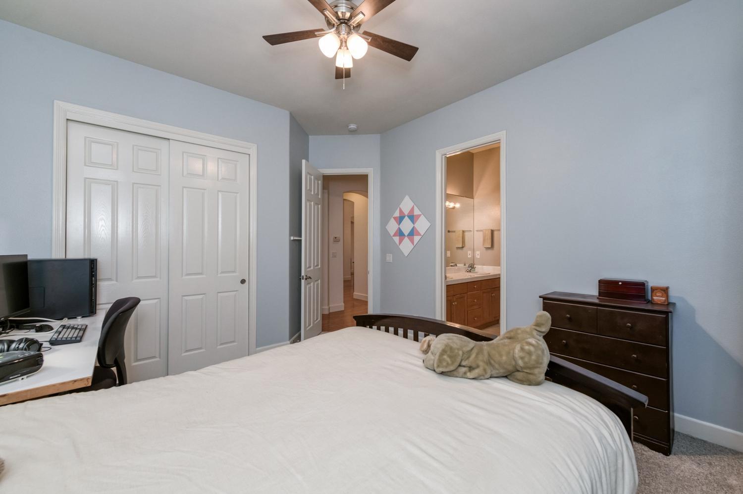 73 W Houston Ave, Clovis, CA 93611