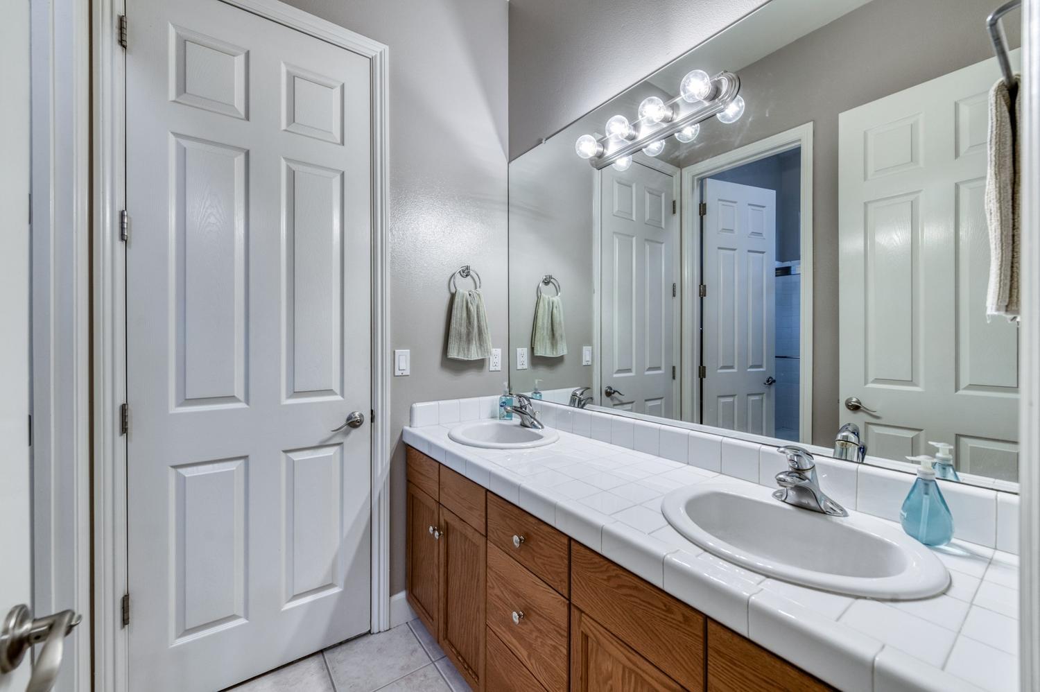 73 W Houston Ave, Clovis, CA 93611