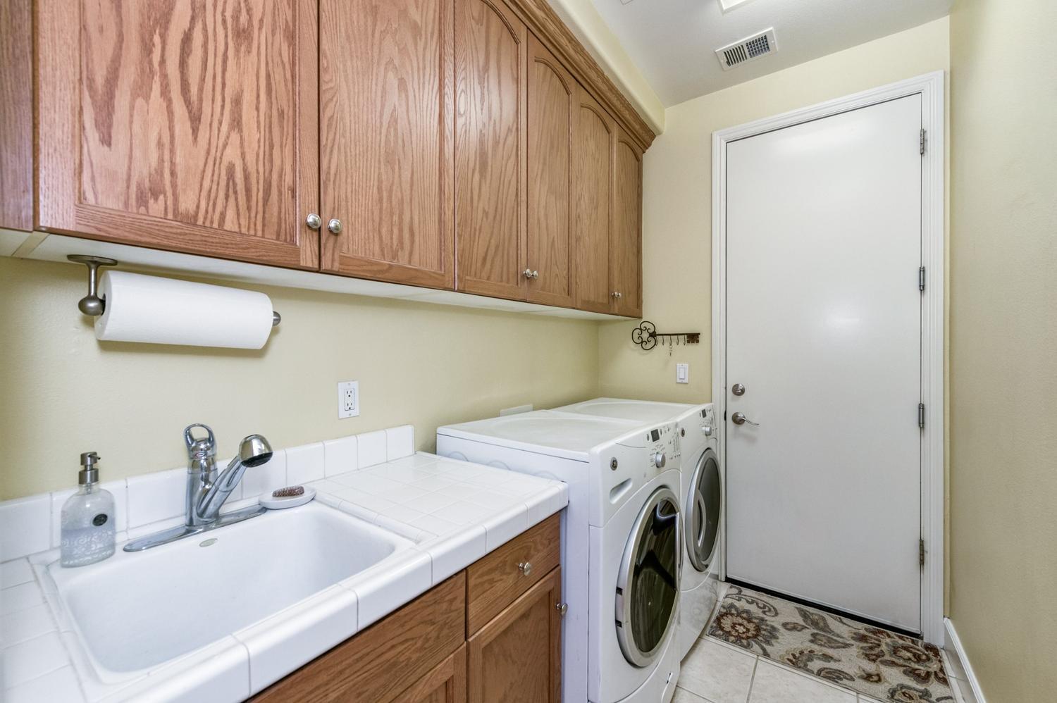 73 W Houston Ave, Clovis, CA 93611
