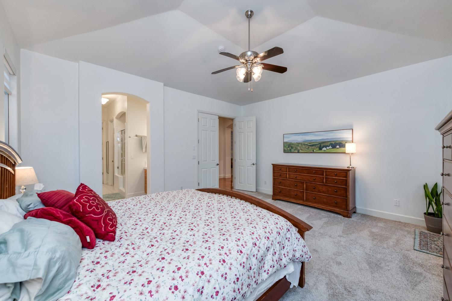 73 W Houston Ave, Clovis, CA 93611