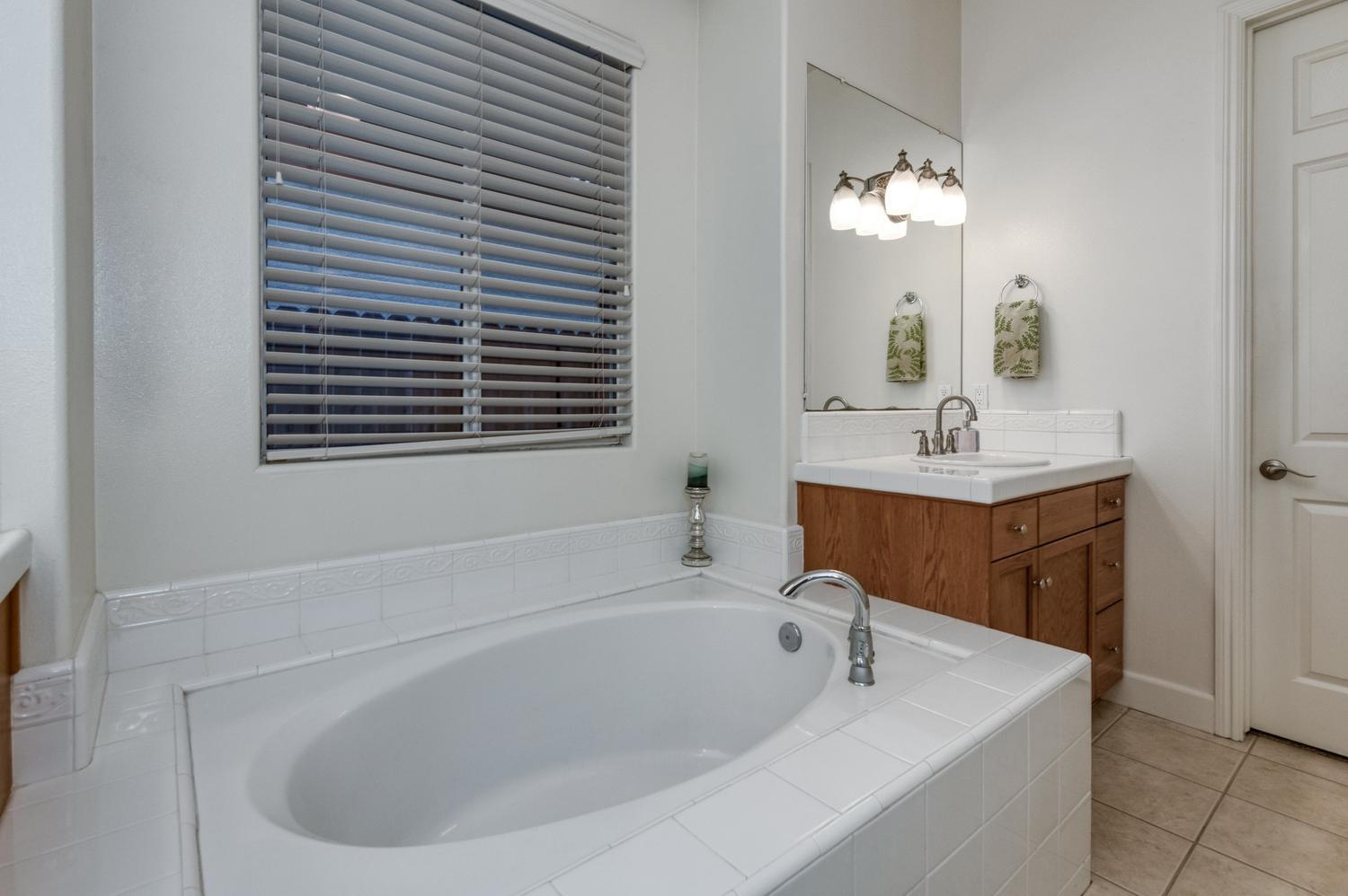 73 W Houston Ave, Clovis, CA 93611