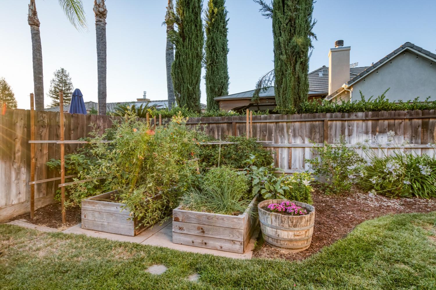 73 W Houston Ave, Clovis, CA 93611
