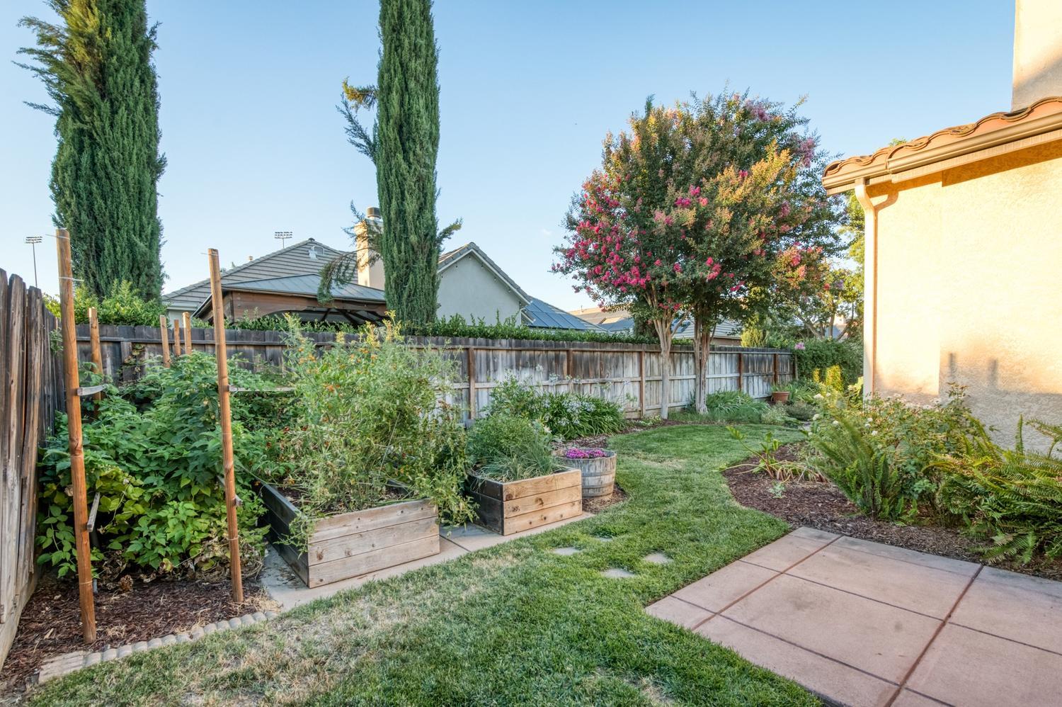 73 W Houston Ave, Clovis, CA 93611