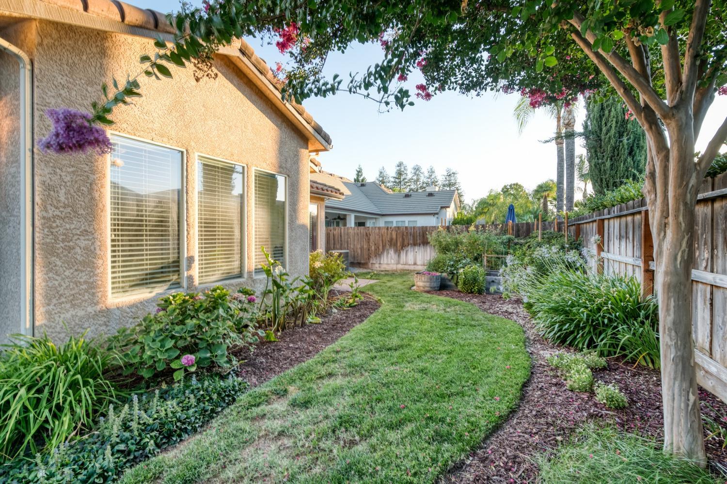 73 W Houston Ave, Clovis, CA 93611