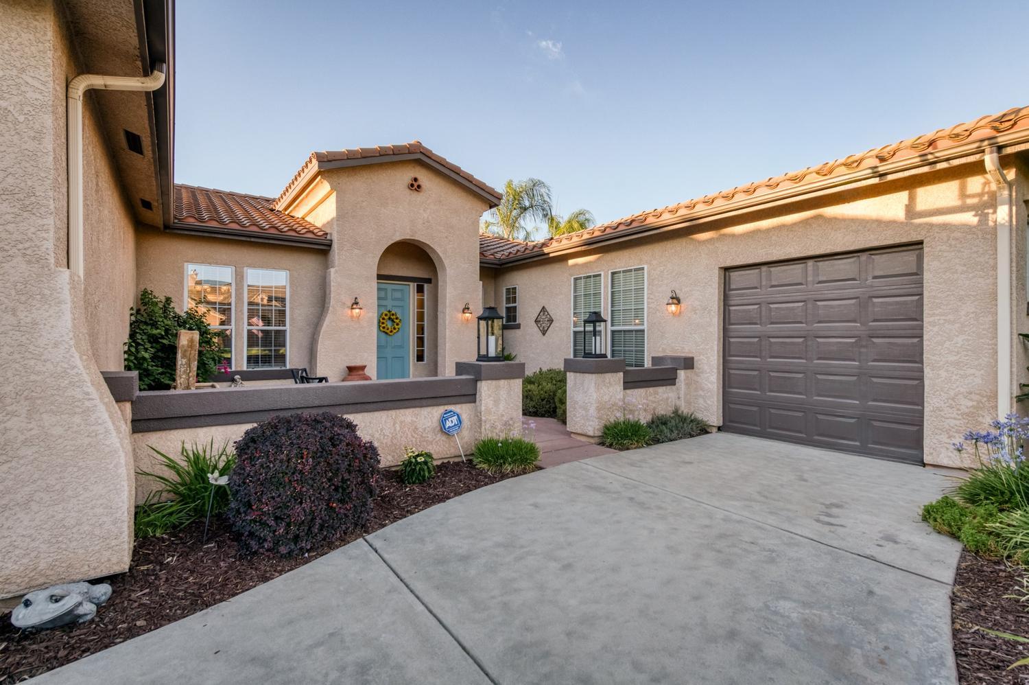73 W Houston Ave, Clovis, CA 93611