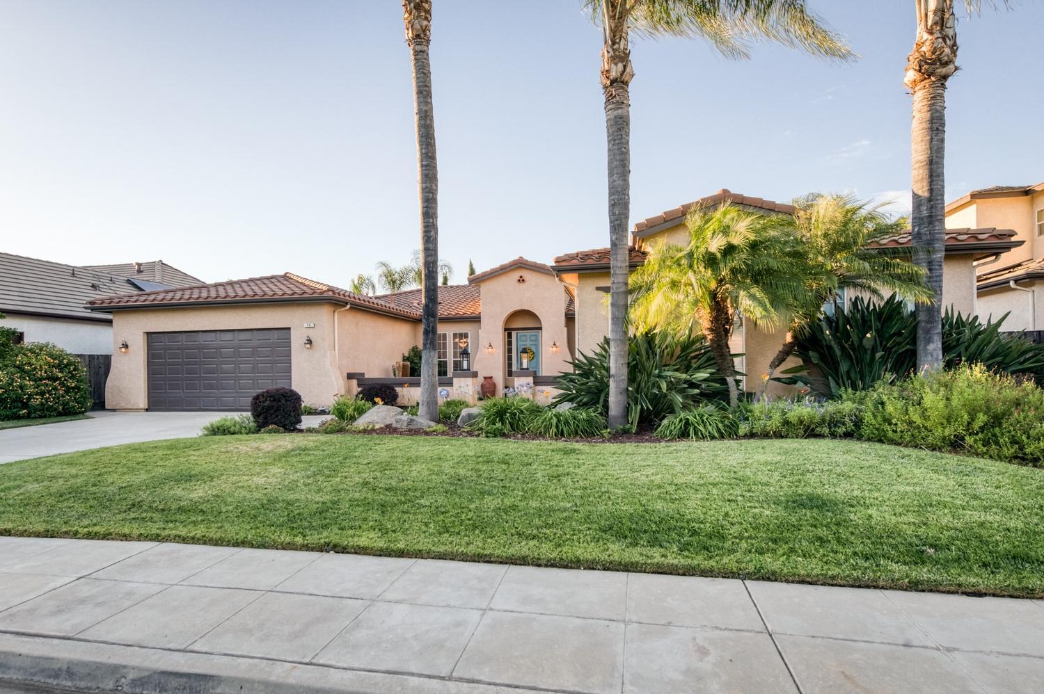 73 W Houston Ave, Clovis, CA 93611