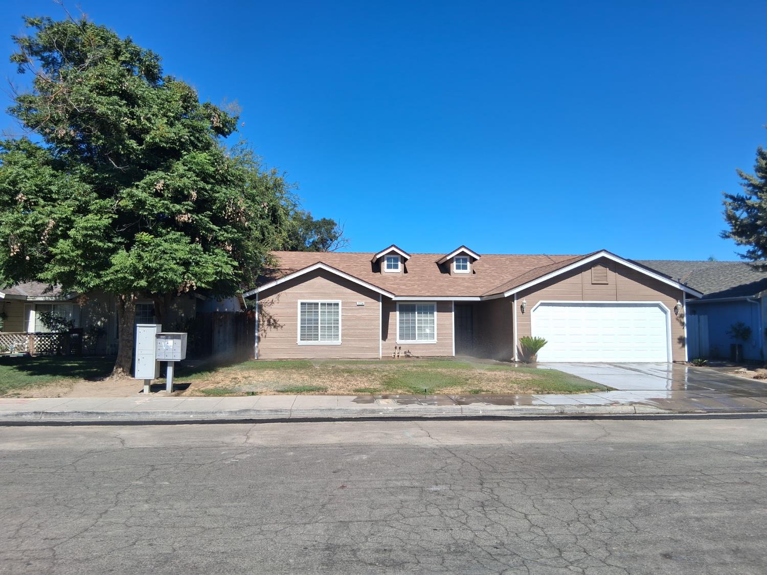2238 N Milburn Ave, Fresno, CA 93722