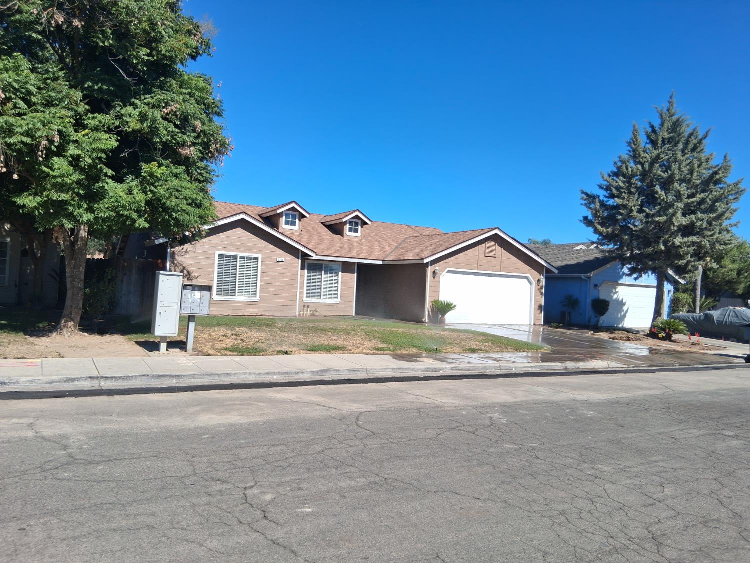 2238 N Milburn Ave, Fresno, CA 93722