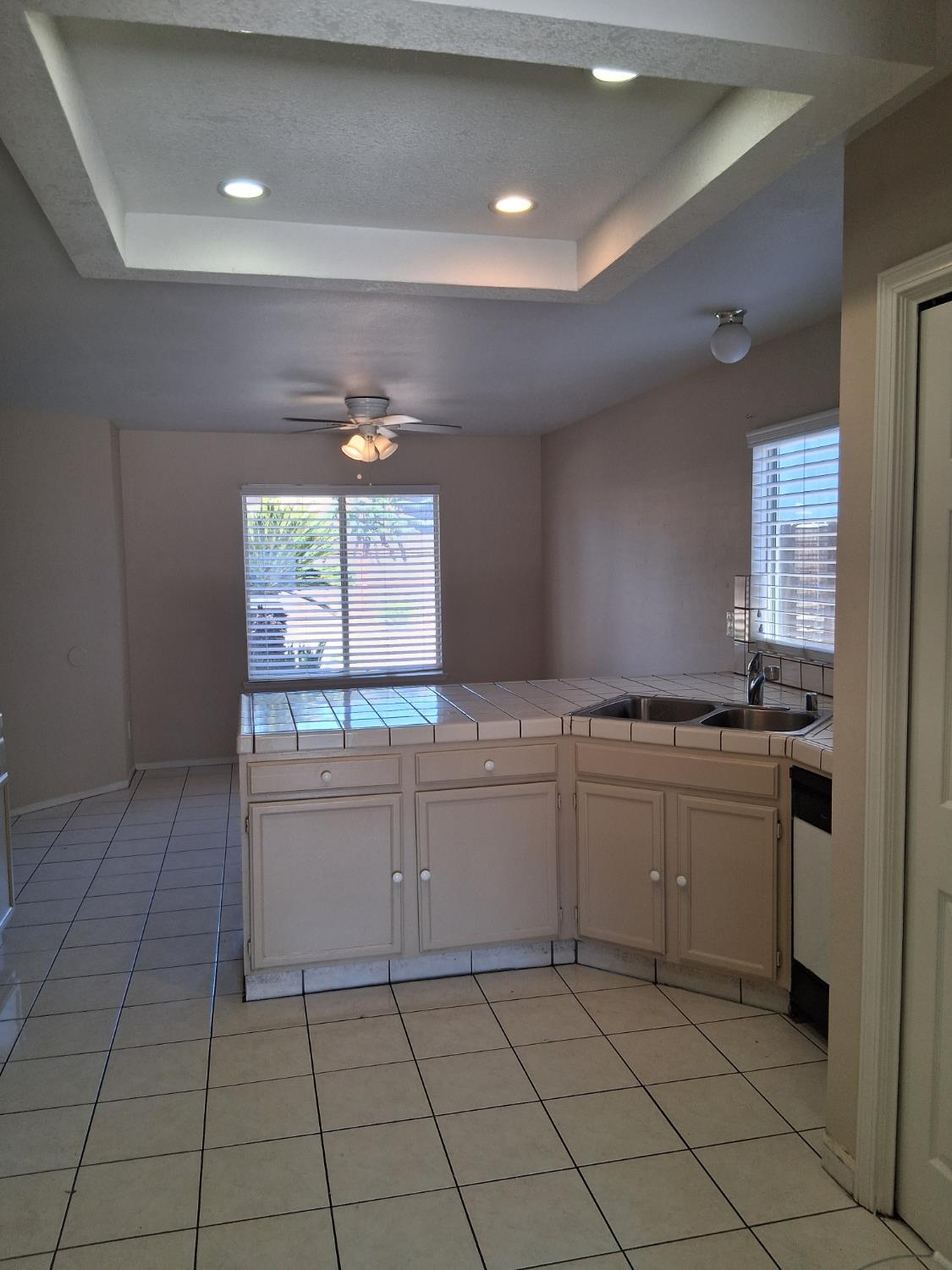 2238 N Milburn Ave, Fresno, CA 93722