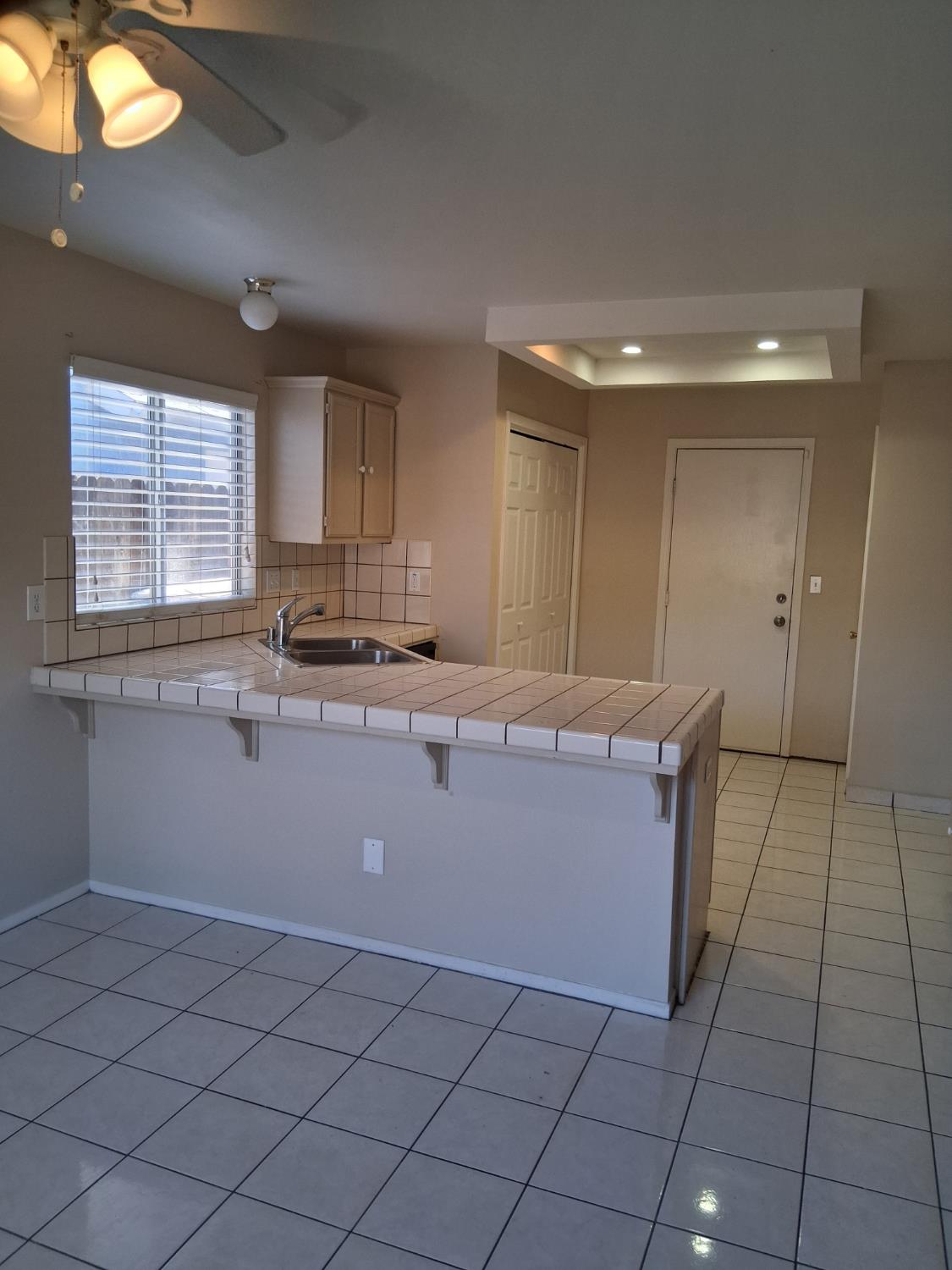 2238 N Milburn Ave, Fresno, CA 93722