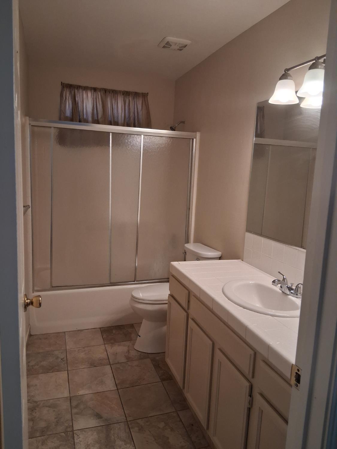2238 N Milburn Ave, Fresno, CA 93722
