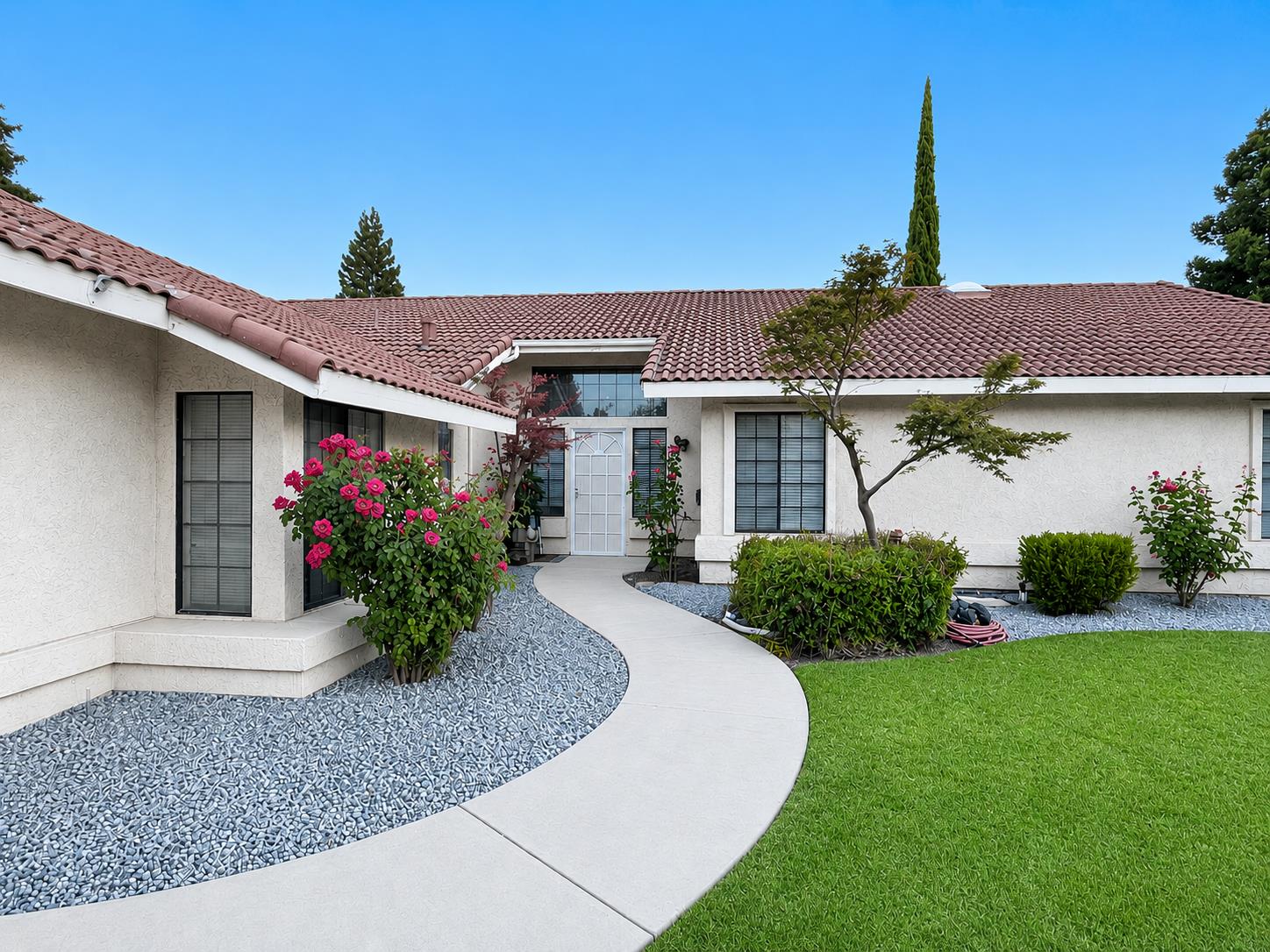 2042 Sample Ave, Clovis, CA 93611