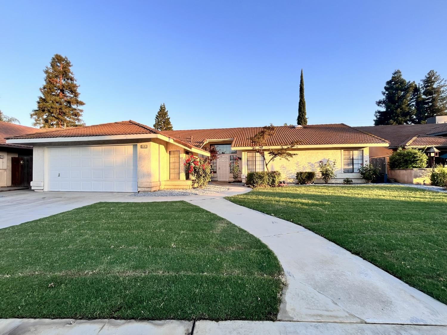 2042 Sample Ave, Clovis, CA 93611