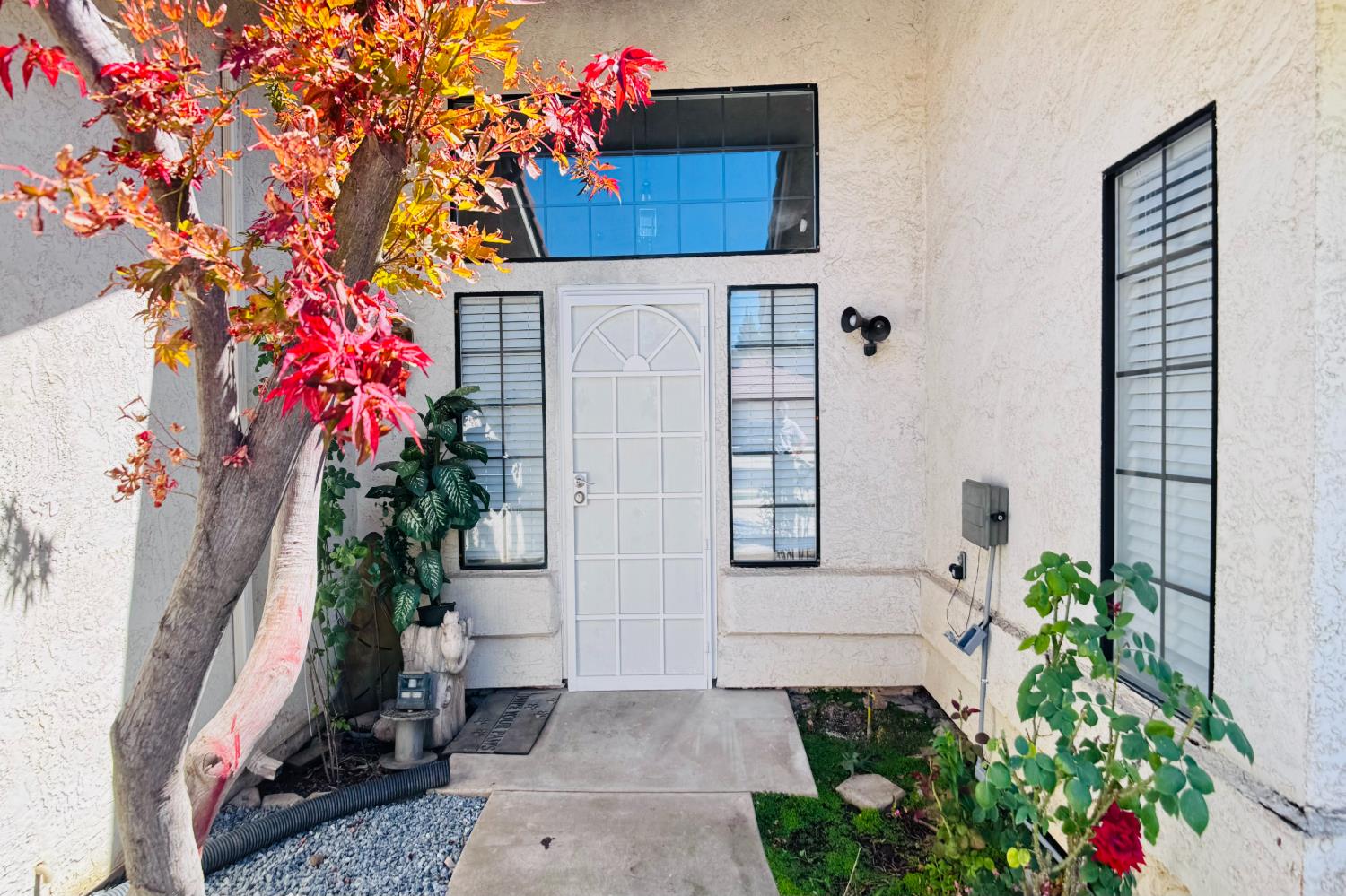 2042 Sample Ave, Clovis, CA 93611