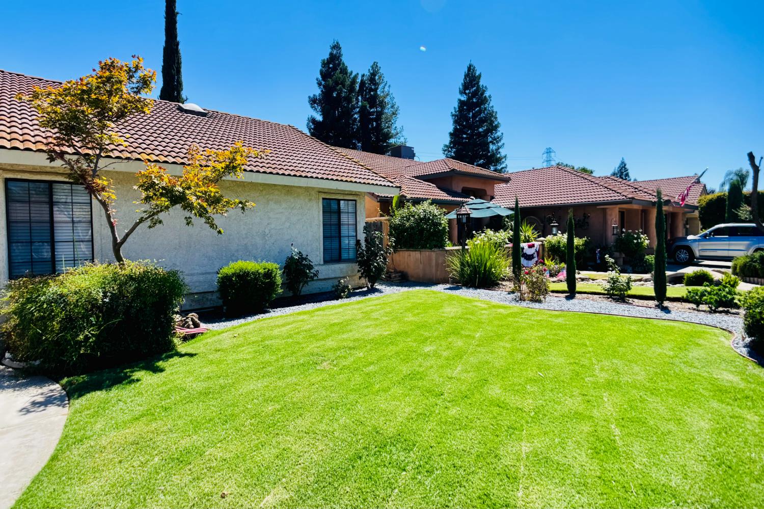 2042 Sample Ave, Clovis, CA 93611