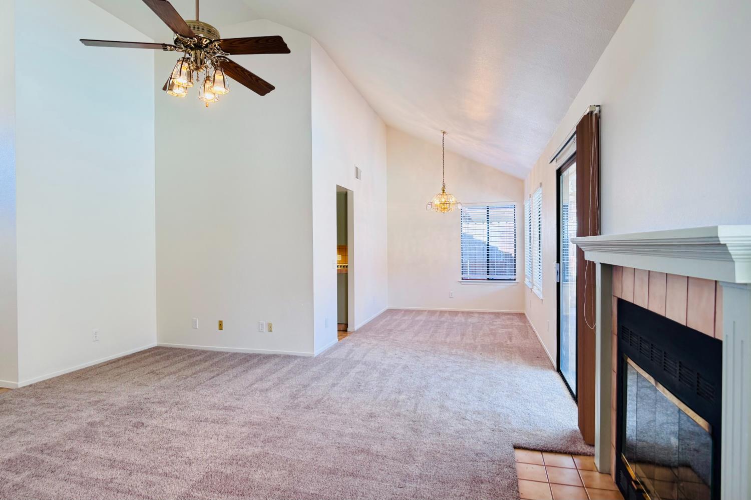 2042 Sample Ave, Clovis, CA 93611