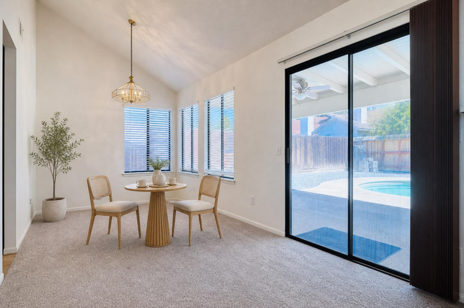 2042 Sample Ave, Clovis, CA 93611