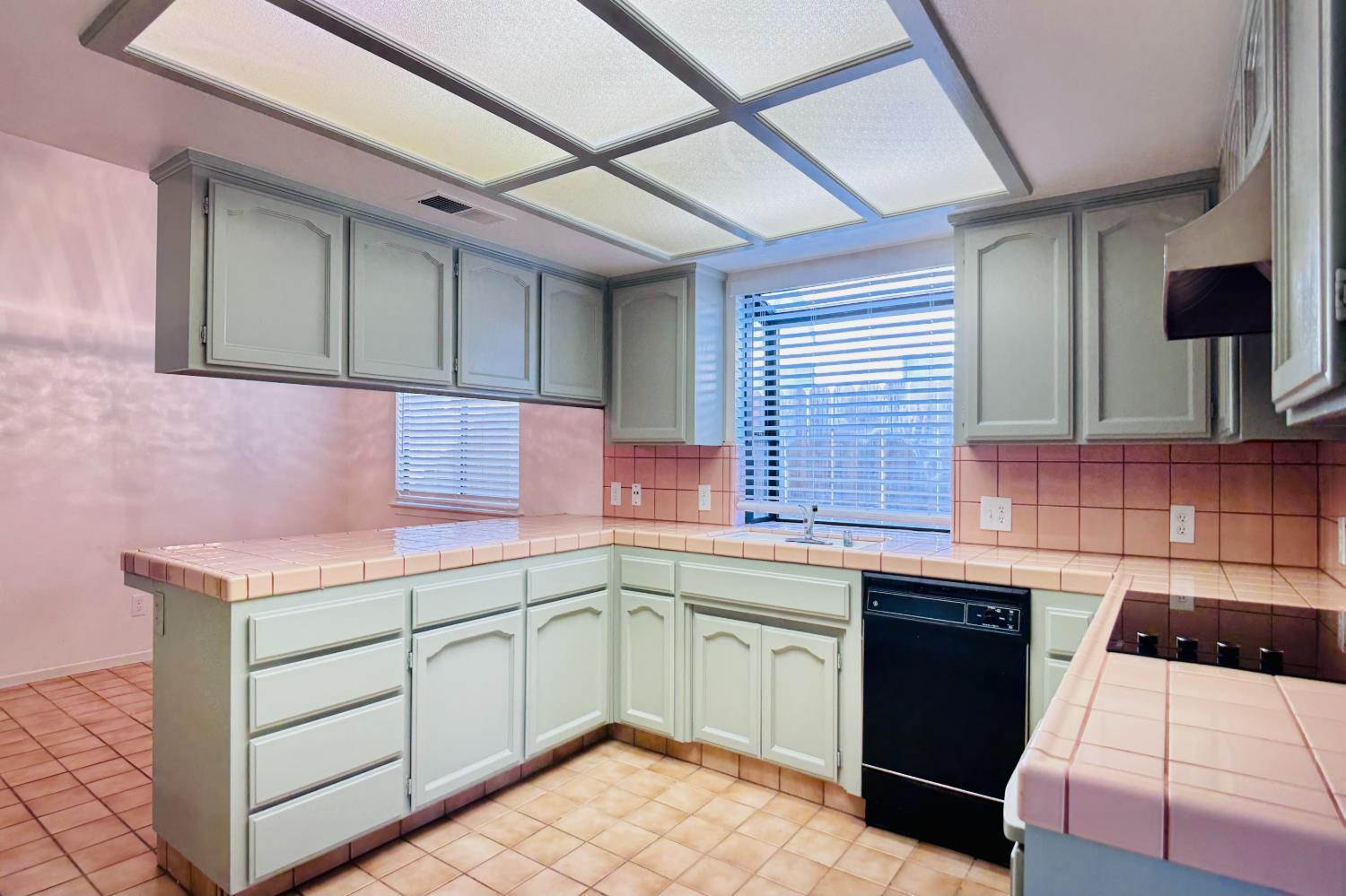 2042 Sample Ave, Clovis, CA 93611
