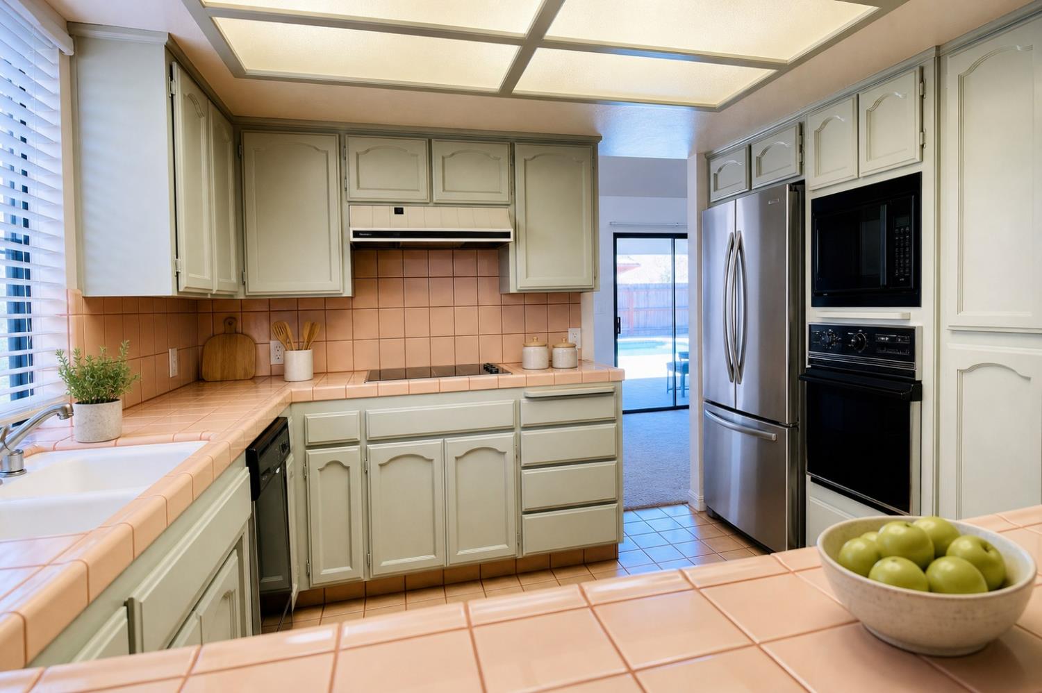 2042 Sample Ave, Clovis, CA 93611