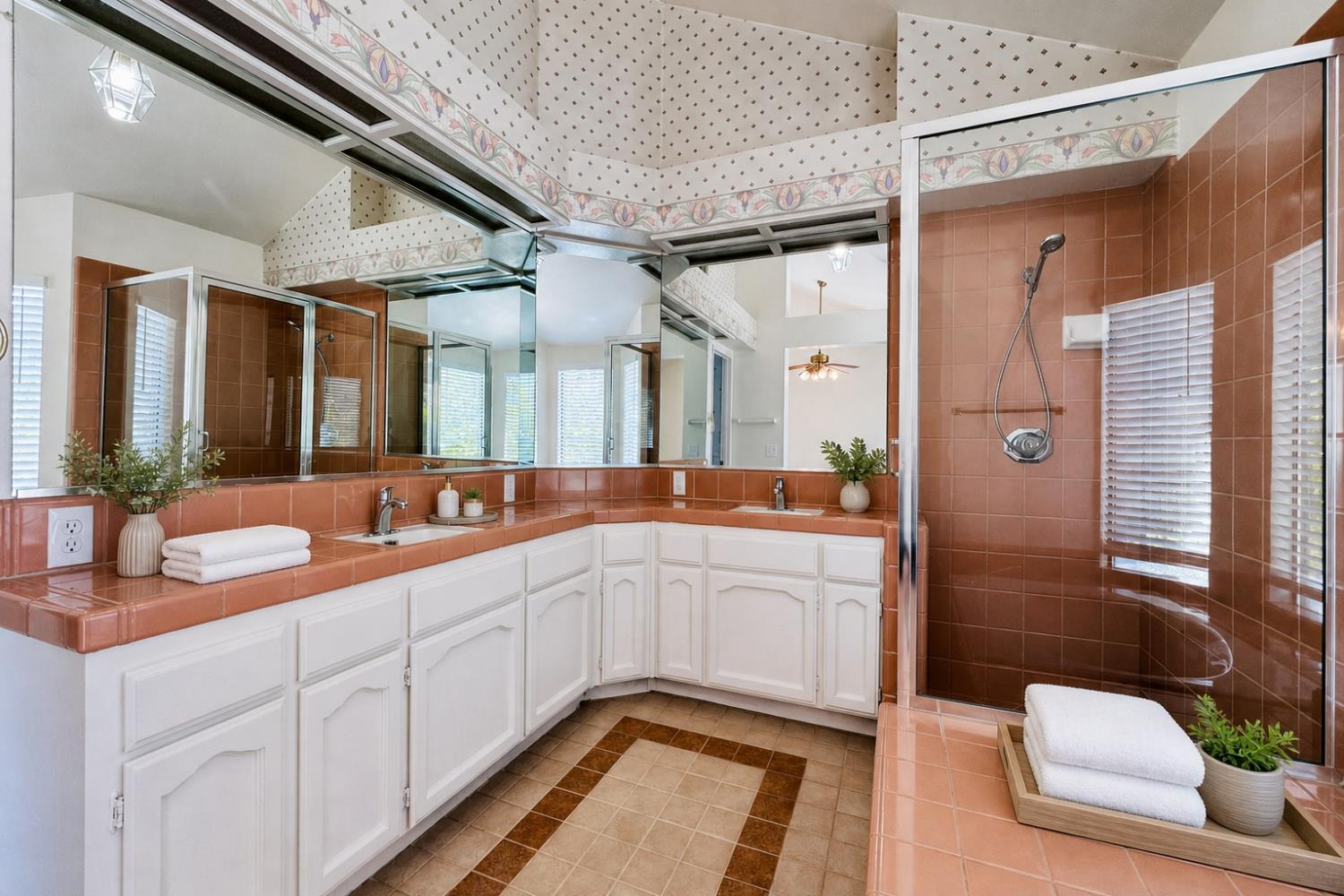 2042 Sample Ave, Clovis, CA 93611