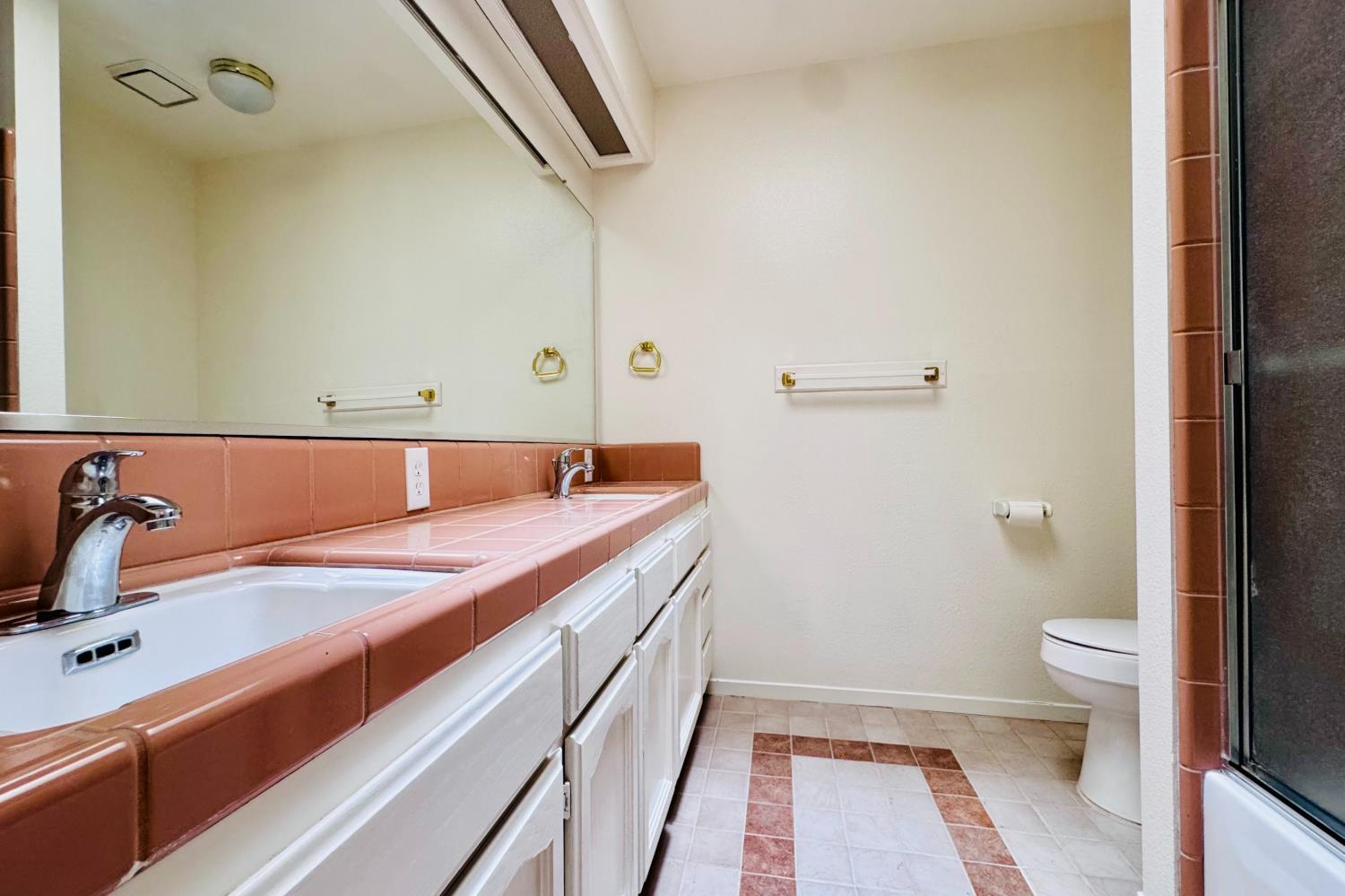 2042 Sample Ave, Clovis, CA 93611