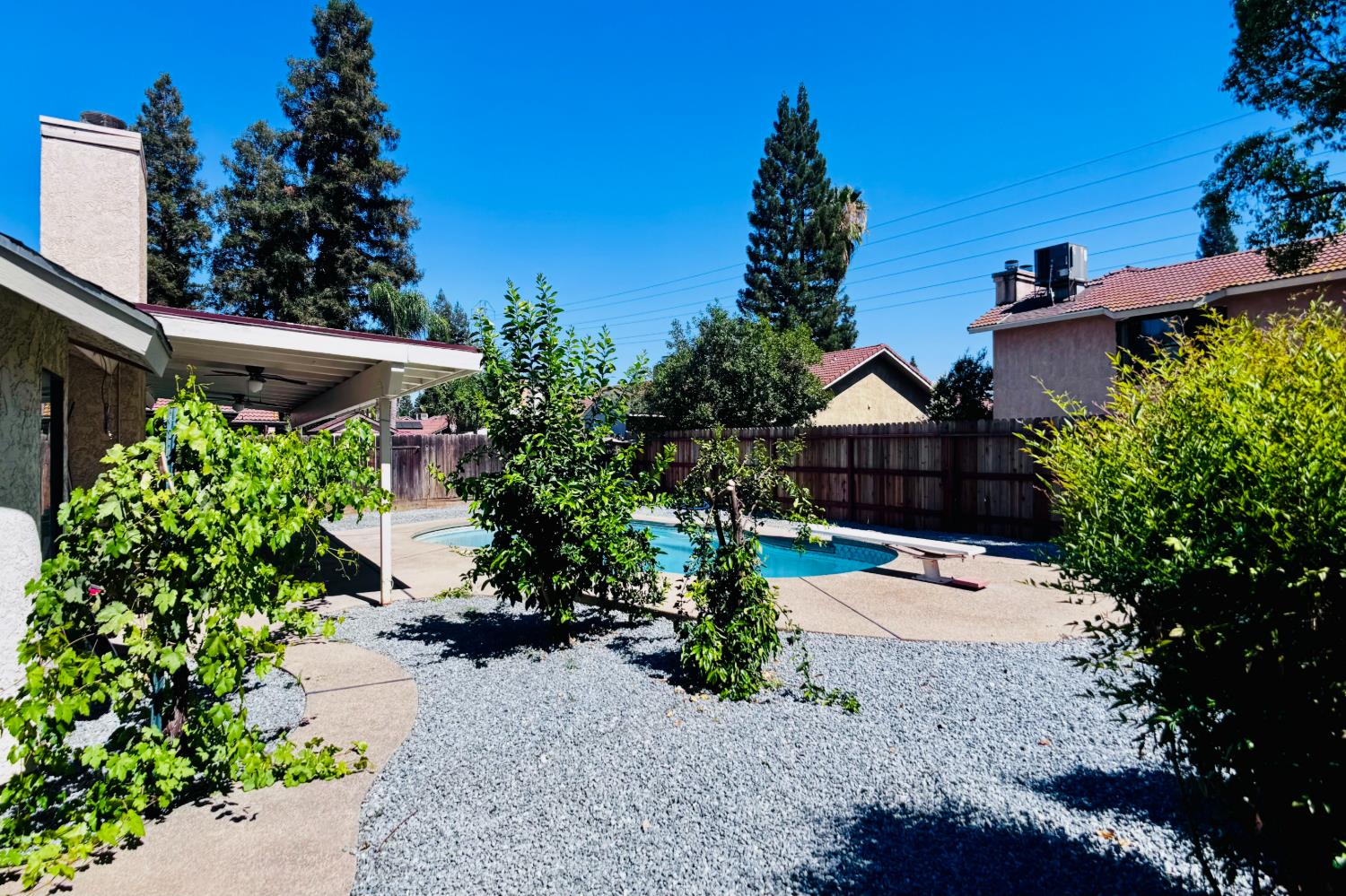 2042 Sample Ave, Clovis, CA 93611