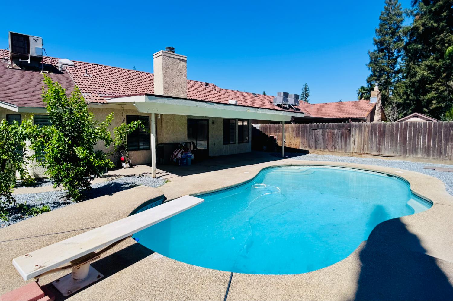 2042 Sample Ave, Clovis, CA 93611