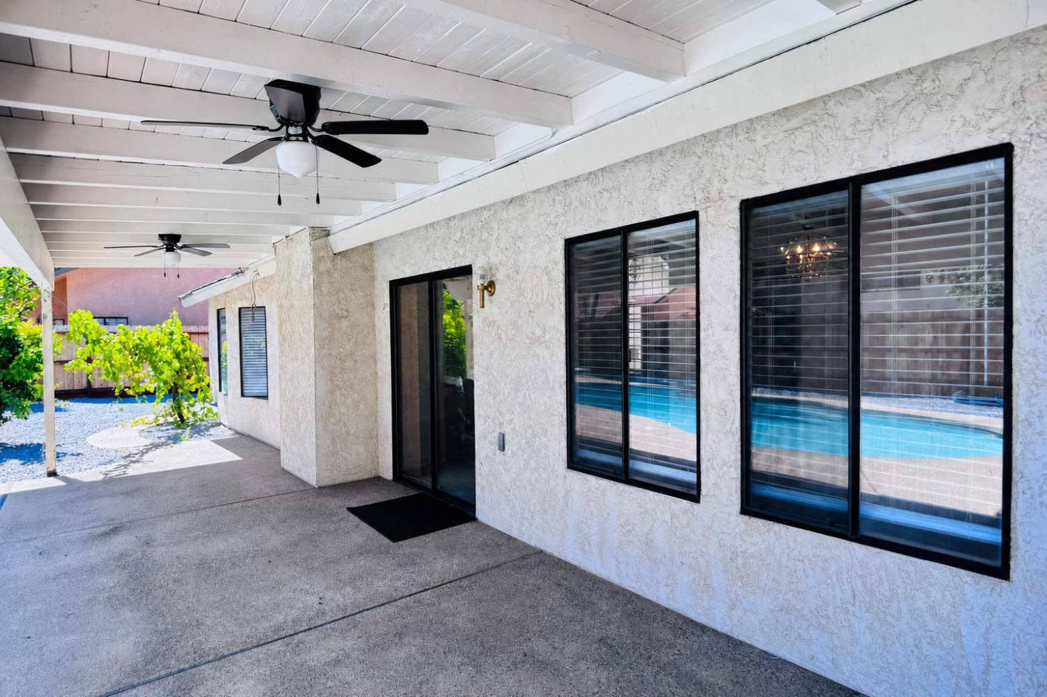 2042 Sample Ave, Clovis, CA 93611
