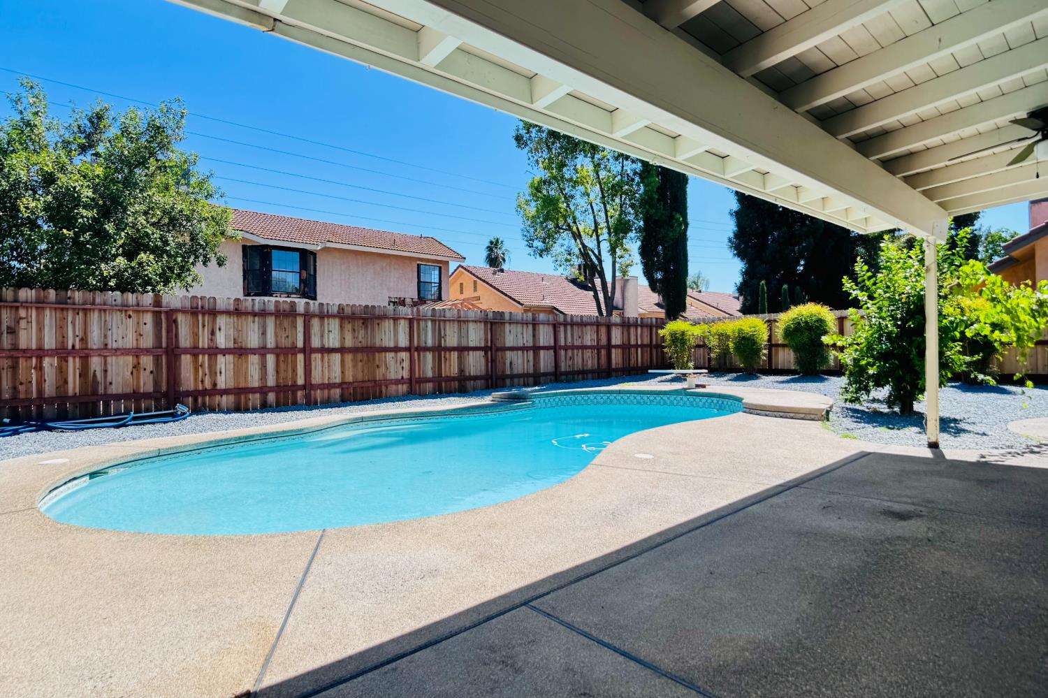 2042 Sample Ave, Clovis, CA 93611