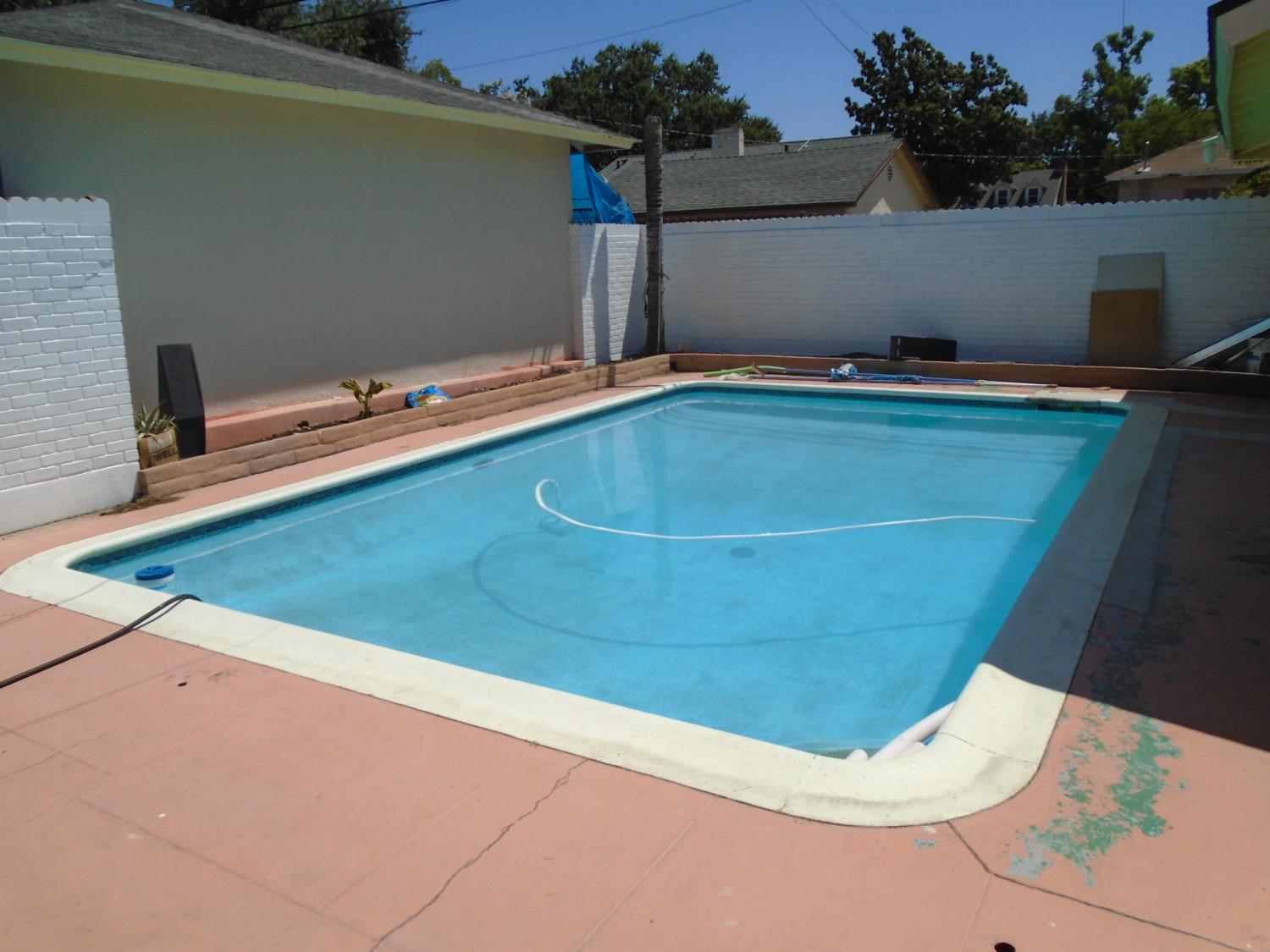 412 W Floradora Ave, Fresno, CA 93728