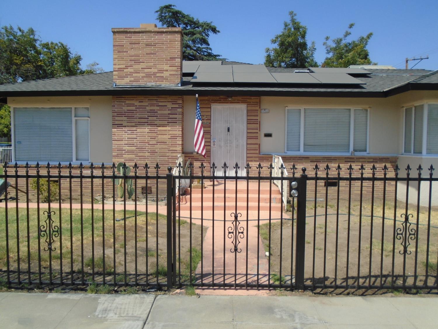 412 W Floradora Ave, Fresno, CA 93728