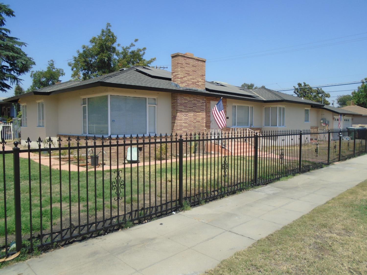 412 W Floradora Ave, Fresno, CA 93728