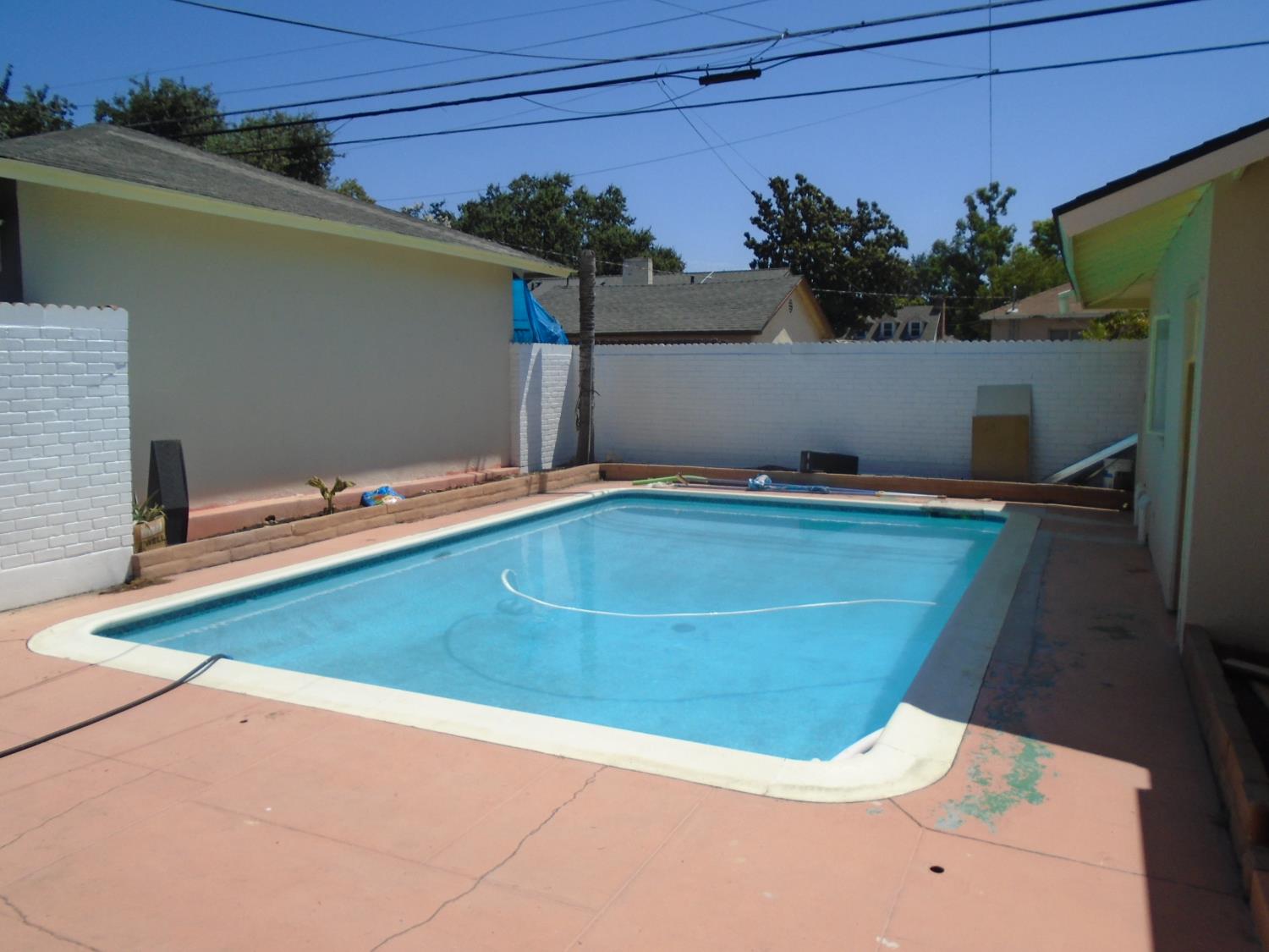 412 W Floradora Ave, Fresno, CA 93728
