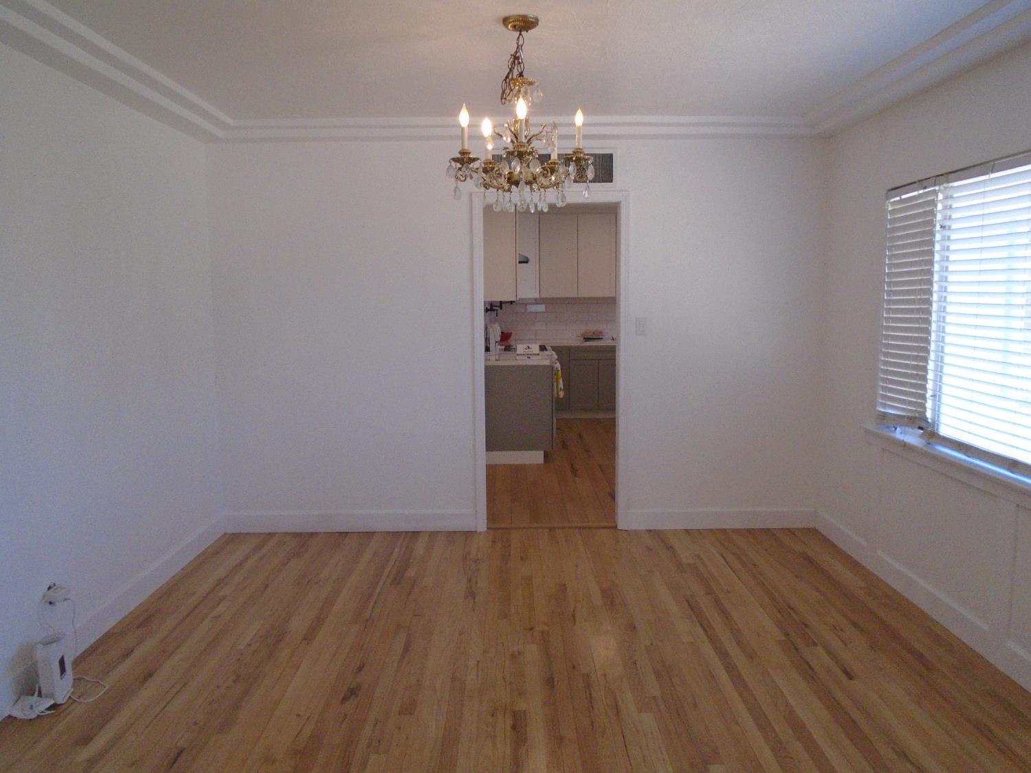 412 W Floradora Ave, Fresno, CA 93728