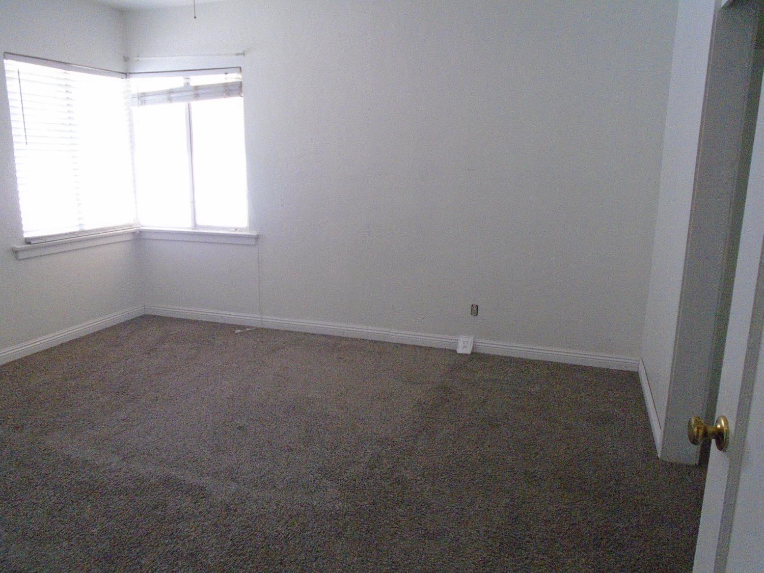 412 W Floradora Ave, Fresno, CA 93728