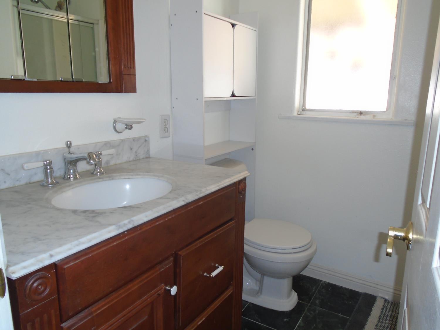 412 W Floradora Ave, Fresno, CA 93728