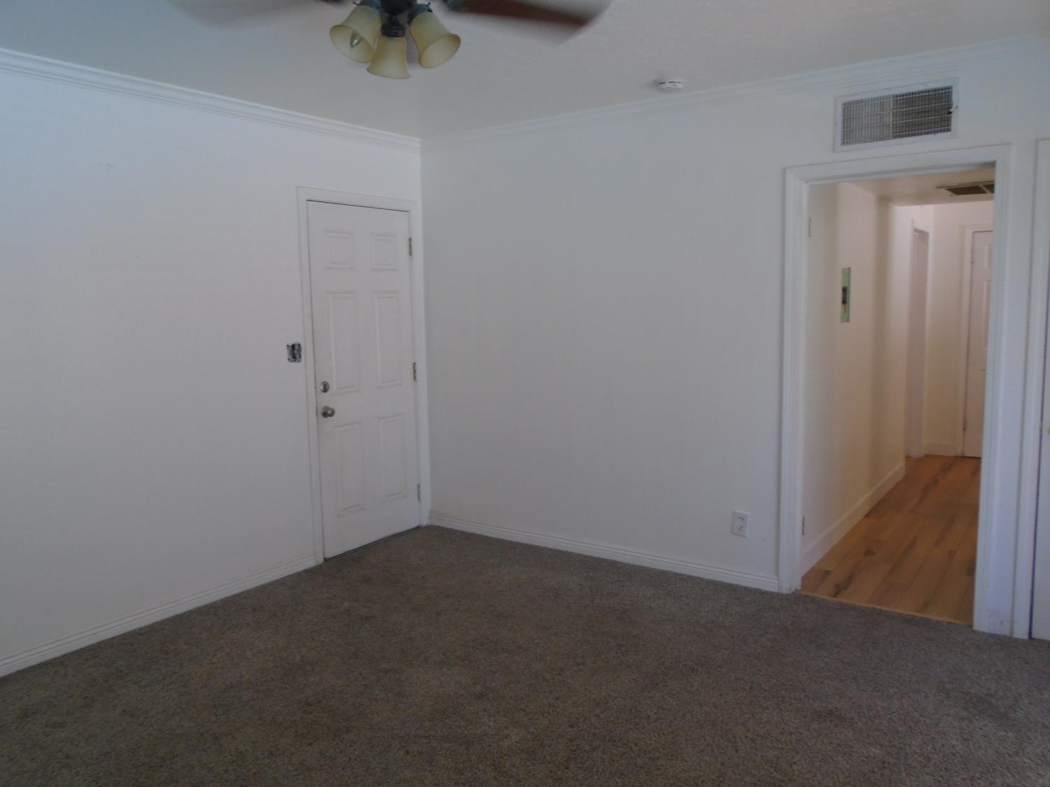 412 W Floradora Ave, Fresno, CA 93728
