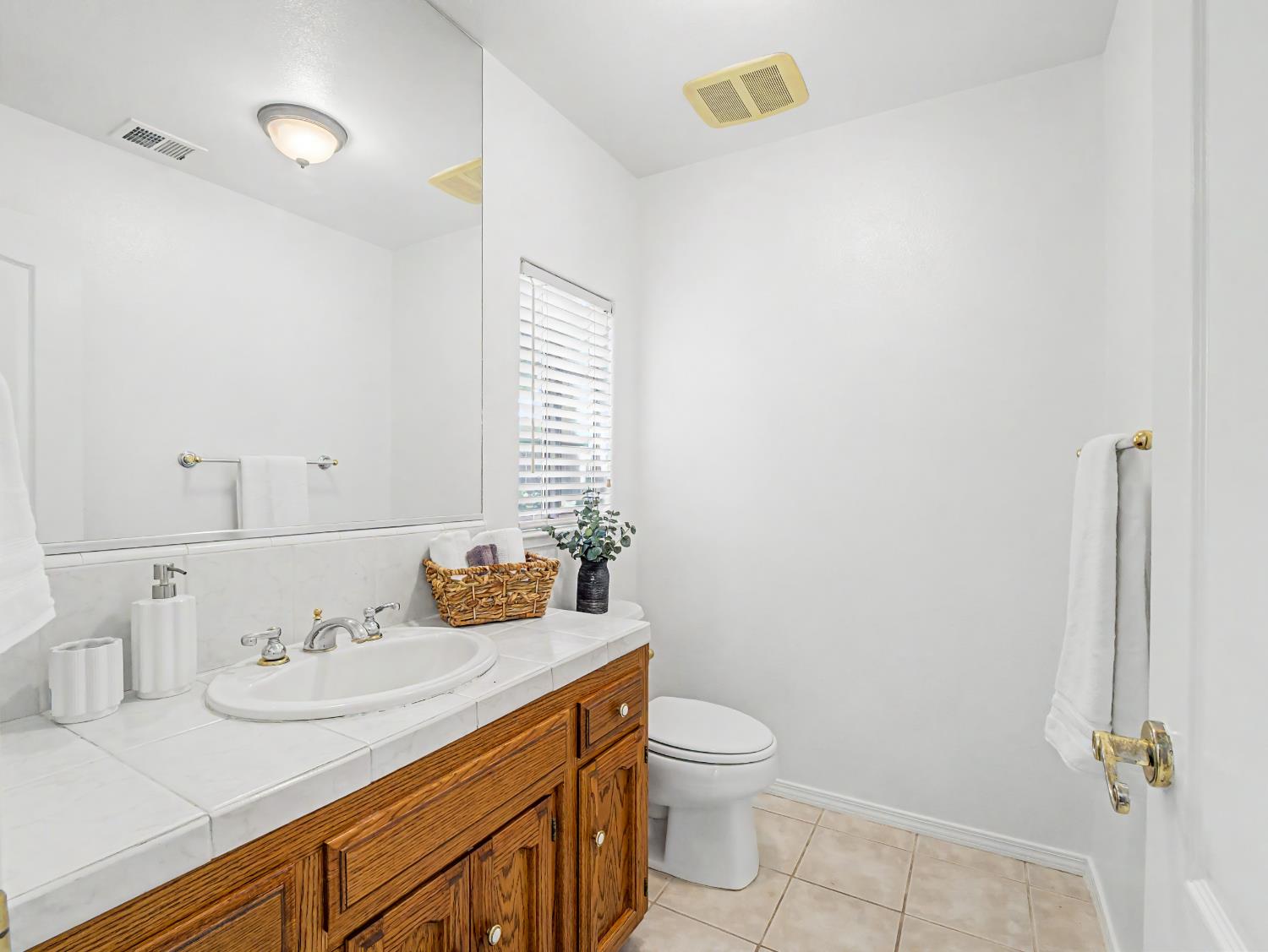 6472 N Leslie Ln, Fresno, CA 93711